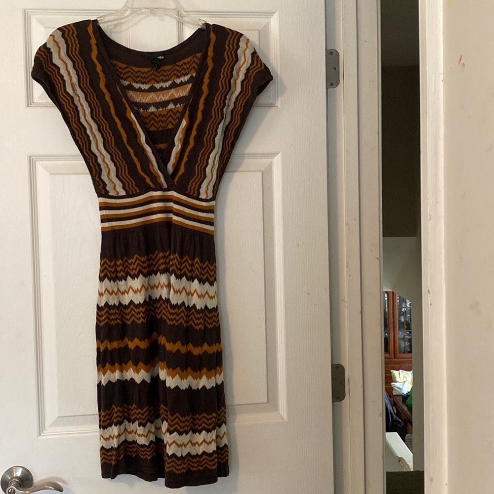 H&M Earth toned sweater dress. Size M